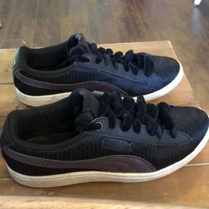 Puma| Women Sneakers Size 7| Black & Metallic Purple